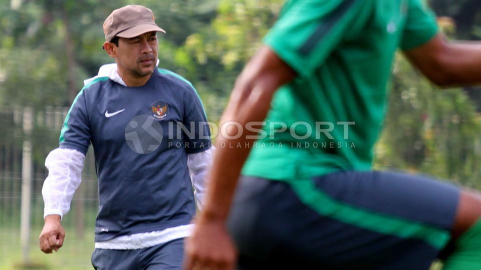 Menurut Aji Santoso, kekurangan tim nya terlalu cepat kehilangan bola, koordinasi pemain belakang yang masih lemah serta aliran bola kedepan yang masih harus dipertajam lagi.